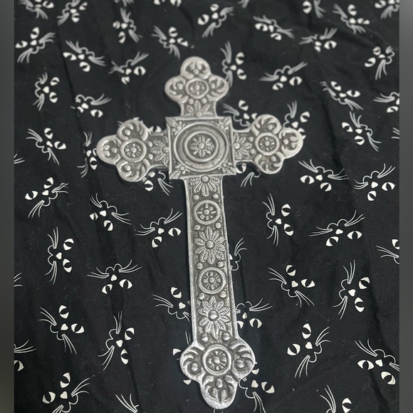 Decorative Silver Cross - Picture 2 of 3